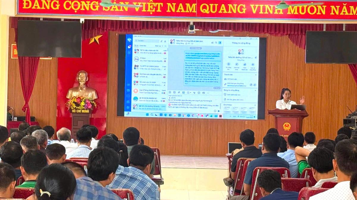 Trường Đại học Nghệ An phối hợp tổ chức tập huấn ứng dụng trí tuệ nhân tạo (AI) trong chuyển đổi số cho cán bộ, công chức, viên chức xã Sơn Lâm