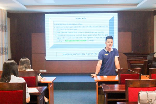 NCS. Nguyễn Thanh Tâm điều hành buổi học thuật