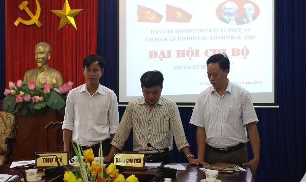 BCH Chi ủy Chi bộ nhiệm kỳ 2015-2018 ra mắt nhận nhiệm vụ