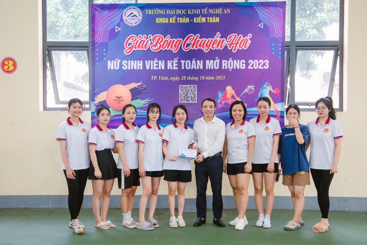 Giải nhất: Kế toán 10A2