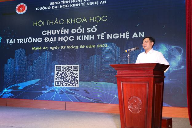 TS. Nguyễn Viết Hùng, phó giám đốc sở khoa học công nghệ Tỉnh Nghệ An phát biểu với hội thảo