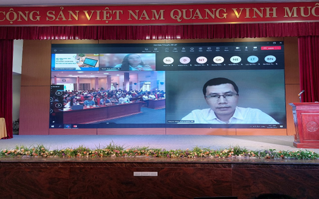 Anh Nguyễn Minh Tuấn, phó tổng giám đốc tập đoàn Trí Nam, với chủ đề: Mô hình đào tạo kết hợp tại các cơ sở giáo dục, đây là vấn đề đang được quan tâm hàng đầu trong công cuộc chuyển đổi số tại các cơ sở giáo dục hiện nay.