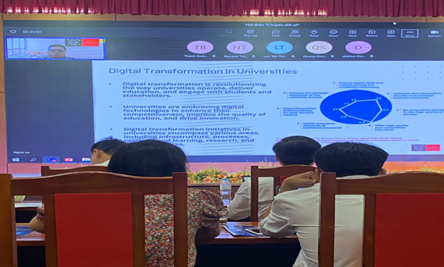 TS. Lê Anh Ngọc, Giám đốc phụ trách chương trình liên kết đại học FPT và Swinburne báo cáo tham luận: Cơ hội và thách thức trong giáo dục đại học - Nghiên cứu tại trường đại học Công nghệ Swinburne.