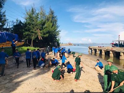 Đoàn trường tham gia chương trình “Học sinh, sinh viên Nghệ An với biển, đảo Tổ quốc năm 2020”