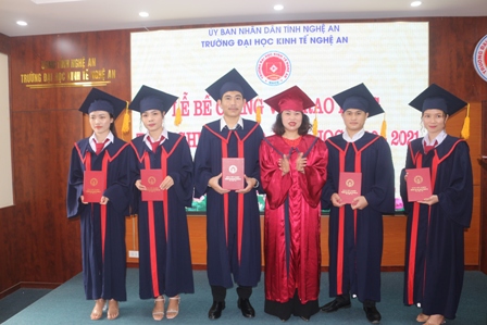 Lễ bế giảng và trao bằng tốt nghiệp đợt 2, năm học 2020 – 2021