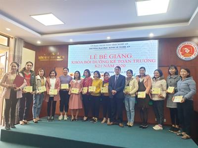 BẾ GIẢNG LỚP BỒI DƯỠNG NGHIỆP VỤ KẾ TOÁN TRƯỞNG