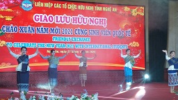 Sinh viên Lào trường giao lưu đón chào năm mới  cùng sinh viên quốc tế