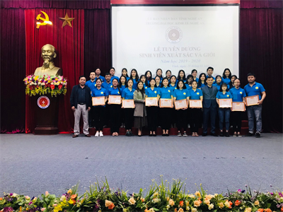 Lễ tuyên dương sinh viên xuất sắc và giỏi năm học 2019 – 2020