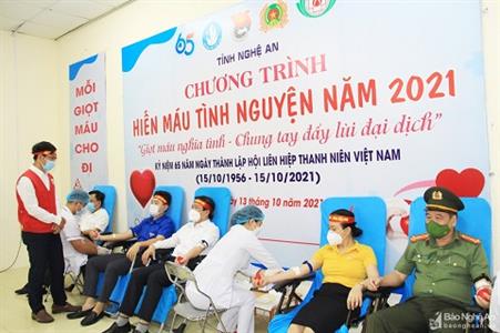 “Giọt máu nghĩa tình – Chung tay đẩy lùi đại dịch”
