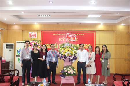 Lãnh đạo Trường Đại học Kinh tế Nghệ An tặng hoa chúc mừng kỷ niệm 66 năm Ngày Thầy thuốc Việt Nam 27/2/1955 – 27/2/2021