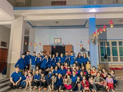Đoàn Trường Đại học Kinh tế Nghệ An thăm và tặng quà tại  Trung tâm Trẻ mồ côi Mẹ Tesera Calcutta
