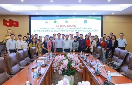 Giảng viên Khoa Nông Lâm Ngư tham gia khóa học củng cố năng lực cho đội ngũ giảng viên cấp trung ương về Quản lý rủi ro thiên tai dựa vào cộng đồng