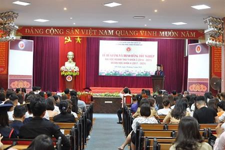 Lễ bế giảng, trao bằng tốt nghiệp cho sinh viên đại học chính quy thú y k3 và đại học các ngành khóa k4