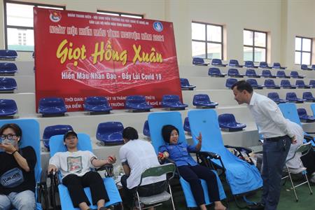 Ngày hội Hiến máu nhân đạo tại Trường Đại học Kinh tế Nghệ An