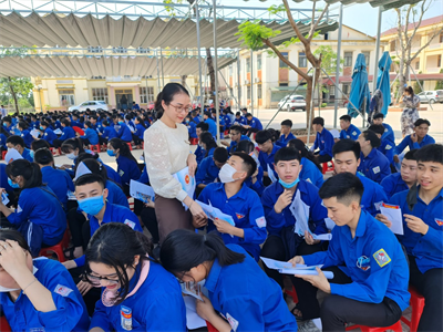Trường Đại học Kinh tế Nghệ An tham gia ngày hội tư vấn hướng nghiệp: “Hiểu mình – Hiểu nghề – Sáng tương lai” tại trường THPT Thành Sen- Hà Tĩnh