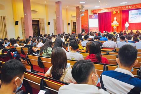 Liên Chi đoàn Kinh tế – Quản trị Kinh doanh tổ chức thành công chương trình “Restore Our Earth”