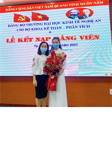 Tân đảng viên xinh xắn, năng động của Trường Đại học Kinh tế Nghệ An.