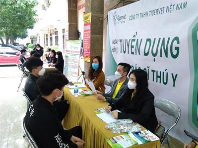 Trường Đại học Kinh tế Nghệ An tổ chức ngày hội việc làm cho sinh viên