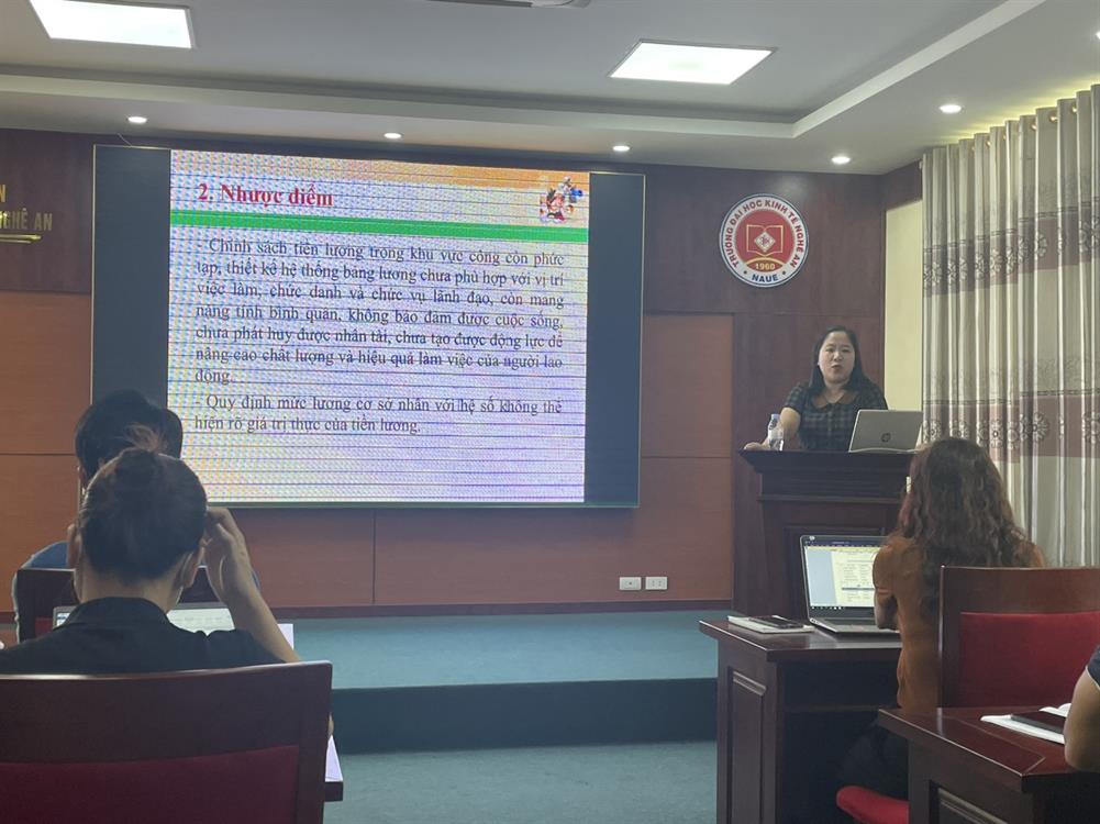 Một số khía cạnh pháp lý về chế độ tiền lương của viên chức và người lao động ở Việt Nam hiện nay