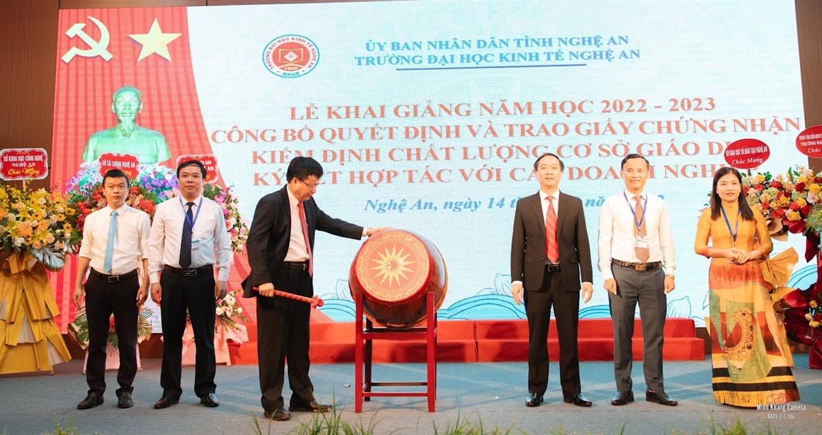 Trường Đại học Kinh tế Nghệ An tưng bừng ngày khai giảng năm học mới