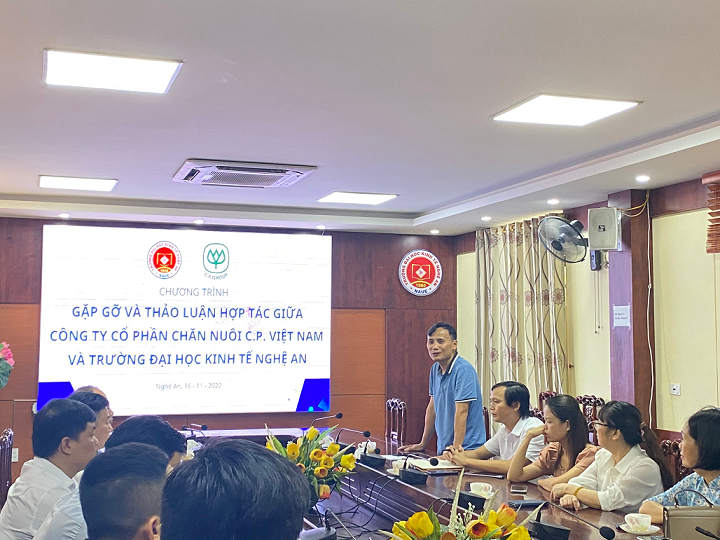 Trường Đại học Kinh tế Nghệ An làm việc để hợp tác toàn diện với Công ty Cổ phần chăn nuôi CP Việt Nam
