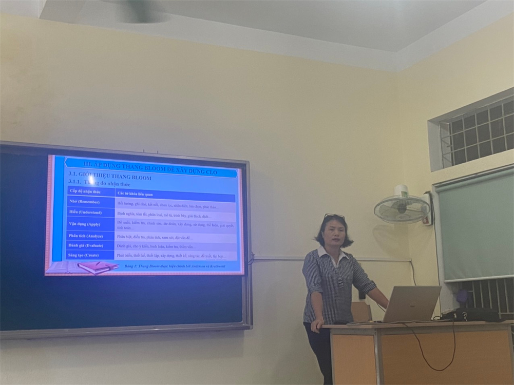 Seminar với chủ đề: “Áp dụng thang đo Bloom vào viêc xây dựng chuẩn đầu ra cho các môn thuộc học phần Tiếng Anh chuyên ngành”