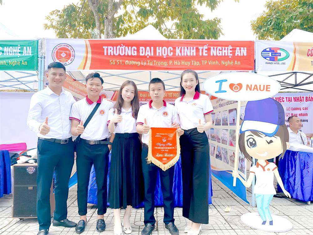 Trường Đại học Kinh tế Nghệ An tham gia “Ngày hội tư vấn hướng nghiệp và giới thiệu việc làm” năm 2022