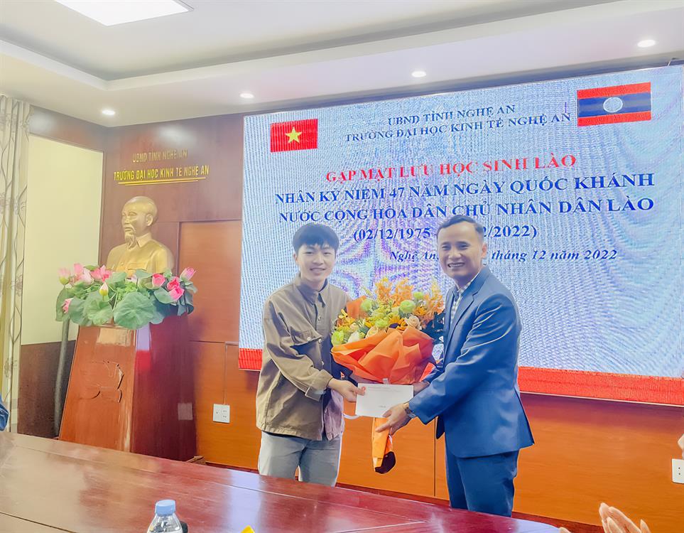 NAUE chúc mừng 47 năm ngày Quốc khánh nước Cộng hòa Dân chủ nhân dân Lào (2/12/1975 – 2/12/2022)