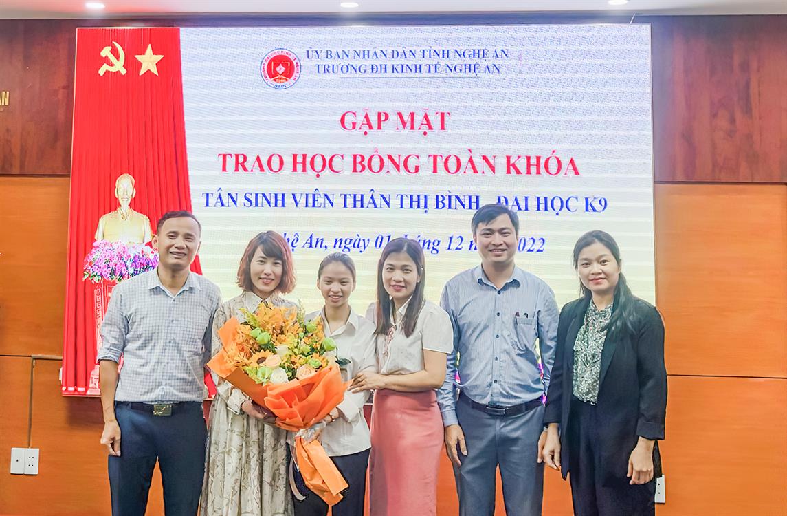 Trường Đại học Kinh tế Nghệ An trao học bổng toàn phần cho Nữ sinh có hoàn cảnh khó khăn