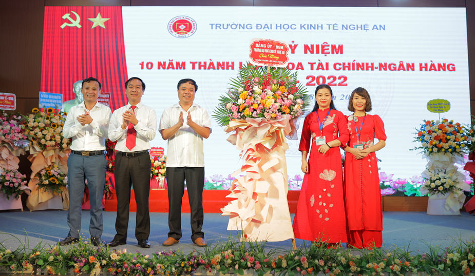 Lễ kỷ niệm 10 năm thành lập Khoa Tài chính – Ngân hàng