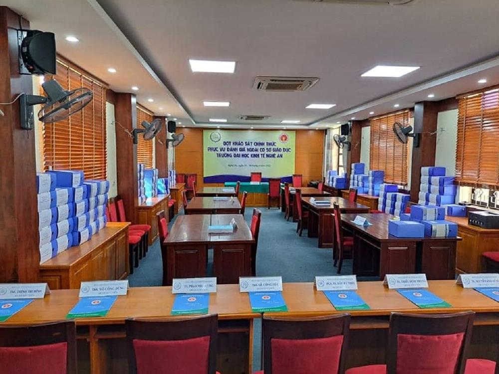 CBGV, sinh viên, cựu sinh viên Khoa Kế toán – Kiểm toán tham gia phỏng vấn trong đợt đánh giá ngoài tại cơ sở giáo dục đào tạo