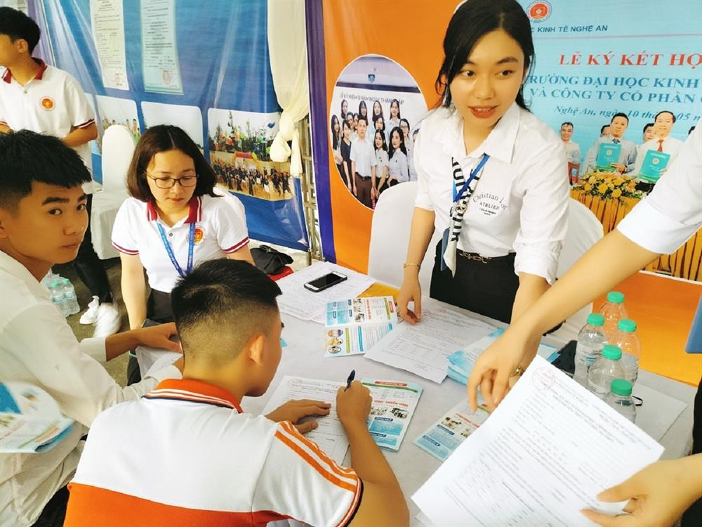 Chưa có xác nhận trúng tuyển, thí sinh làm gì khi địa phương ‘đòi’ giấy chứng nhận sinh viên?