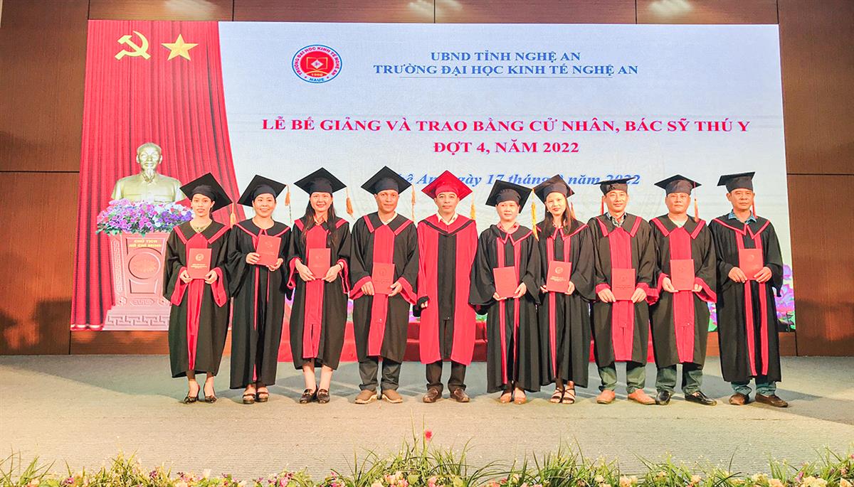 Lễ Bế giảng Đại học liên thông đợt 4 năm 2022