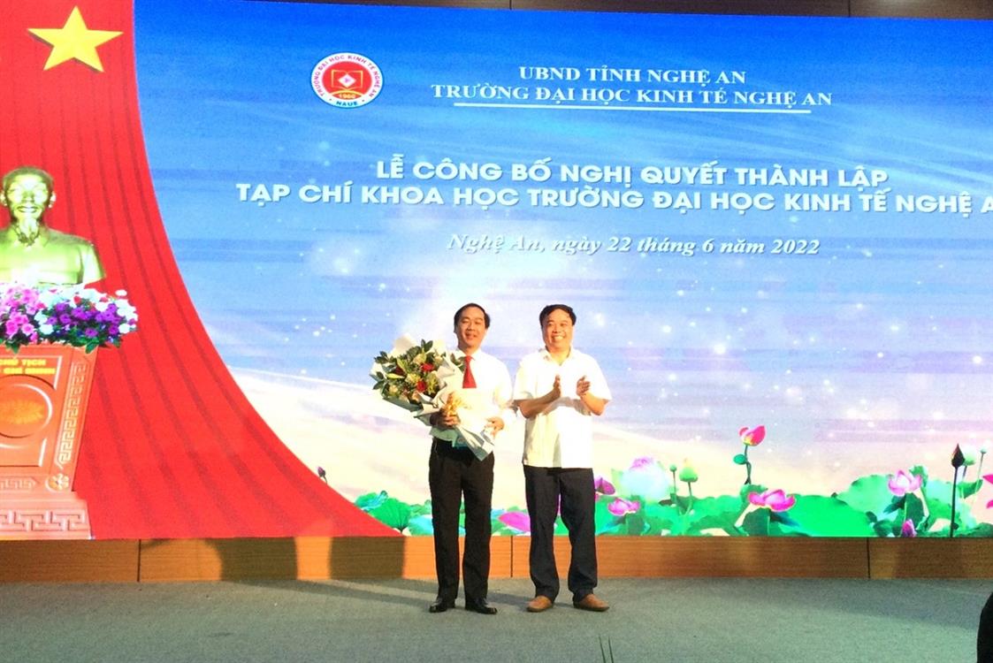 Long trọng công bố Nghị quyết thành lập Tạp chí Khoa học Trường Đại học Kinh tế Nghệ An