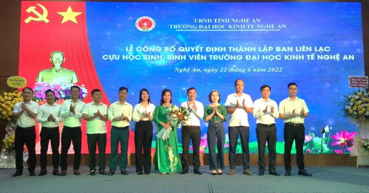 Ra mắt Ban liên lạc cựu HSSV Trường Đại học Kinh tế Nghệ An