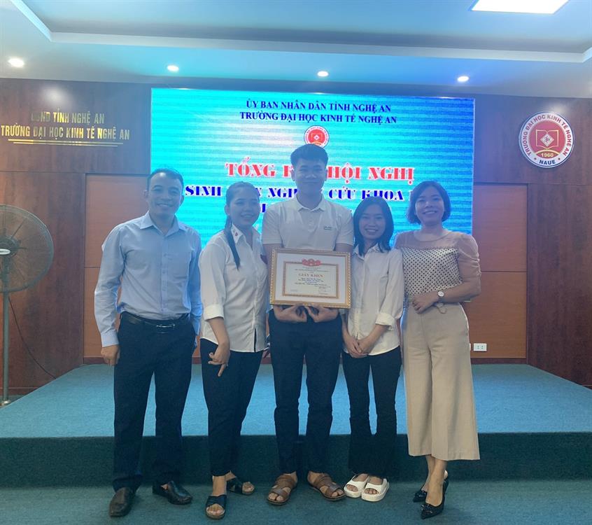 Sinh viên kế toán xuất sắc giành được Giải 3 hoạt động nghiên cứu khoa học năm học 2021-2022