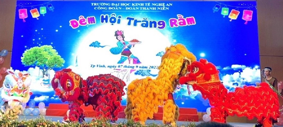 Trường Đại học Kinh tế Nghệ An tưng bừng vui hội đêm rằm trung thu