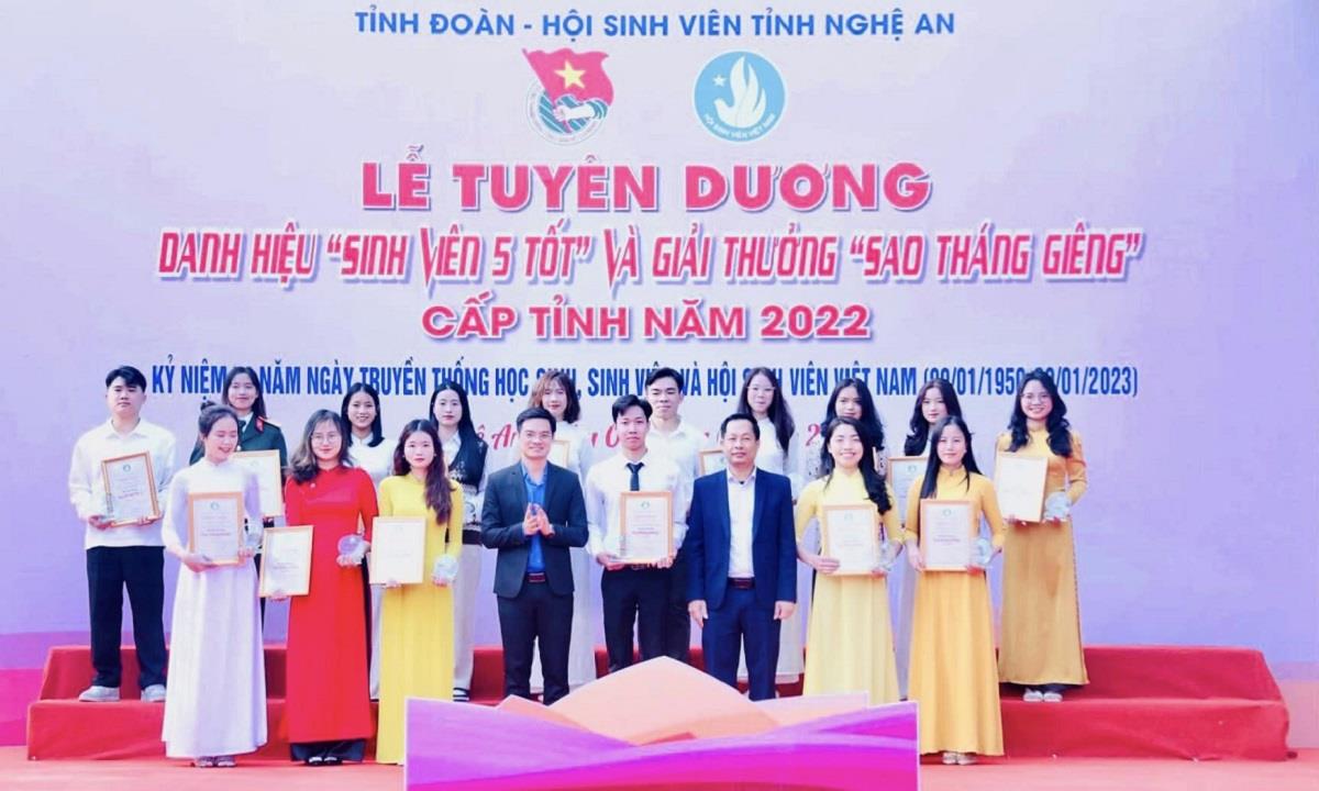 SV Kế toán vinh dự đạt danh hiệu “Sinh viên 5 tốt”