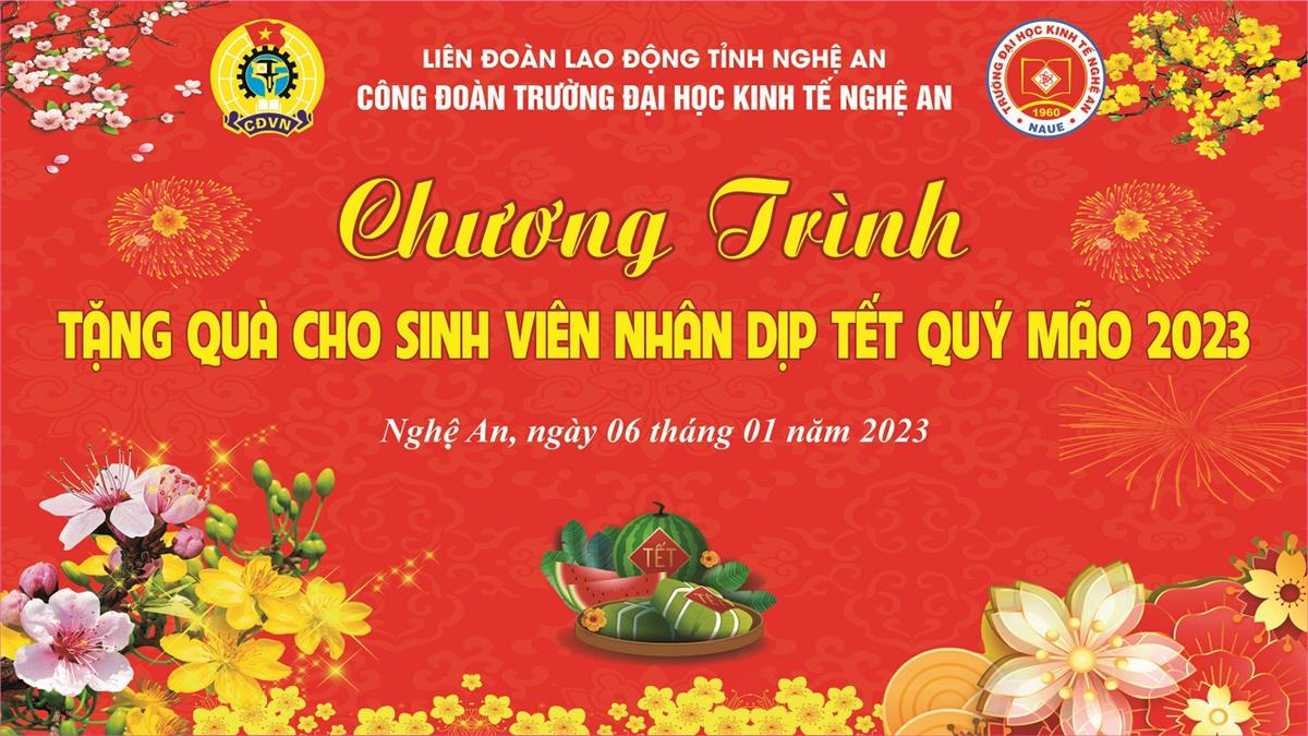 Tặng quà cho sinh viên có hoàn cảnh khó khăn về quê đón tết Nguyên đán Quý Mão 2023
