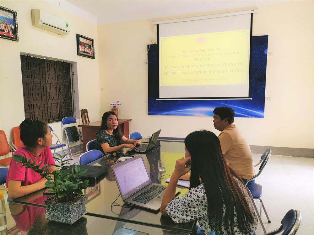 Bộ môn Hệ thống thông tin và Công nghệ phần mềm tổ chức Seminar với chủ đề: “Rà soát, chỉnh sửa, bổ sung đề cương học phần Lập trình hướng đối tượng”