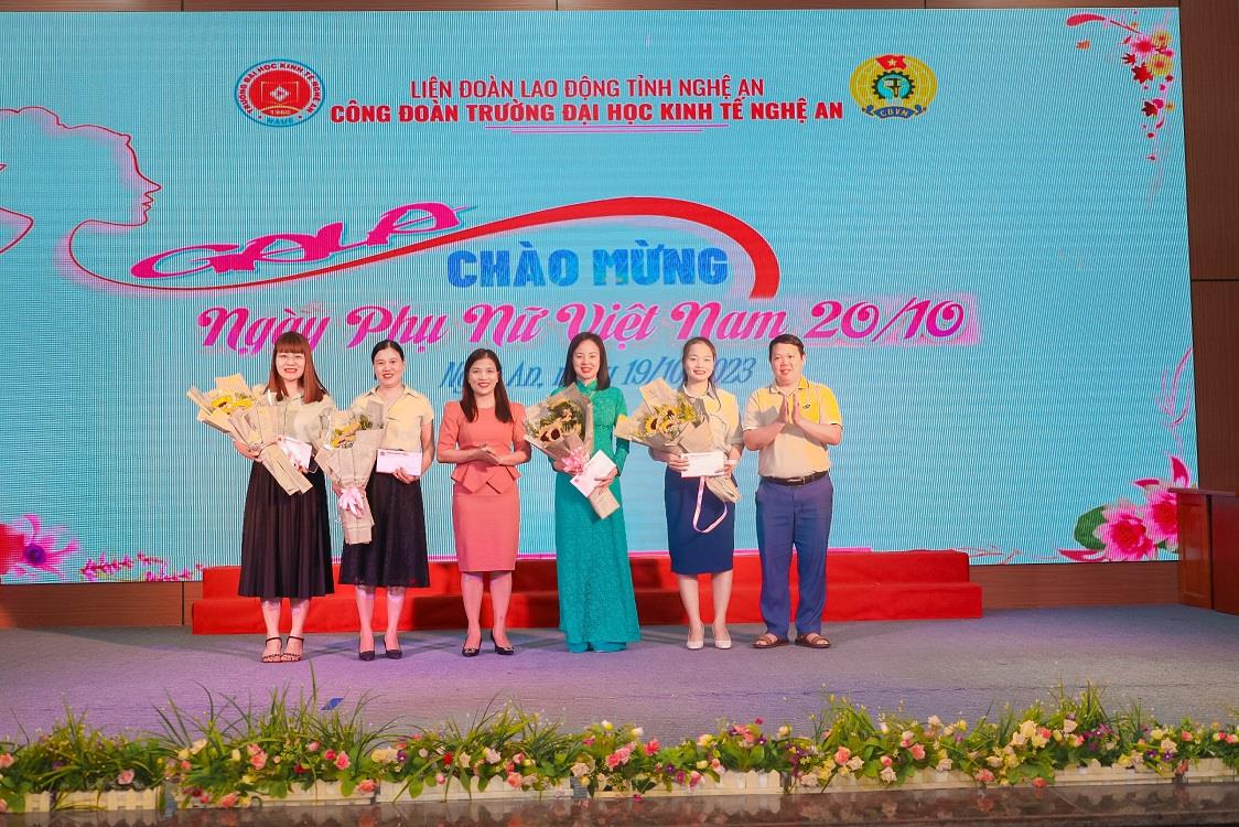 Cán bộ phòng Tổ chức Hành chính sôi nổi tham gia các hoạt động chào mừng ngày 20.10