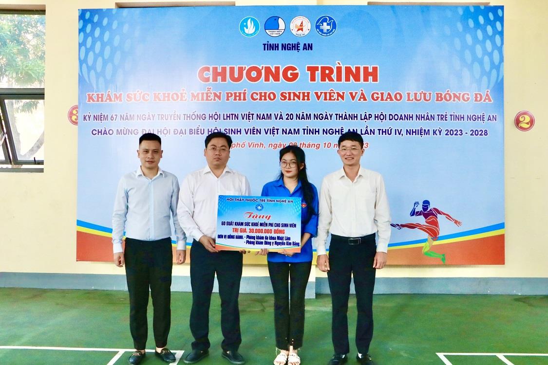 Chương trình khám, tư vấn sức khoẻ miễn phí cho sinh viên