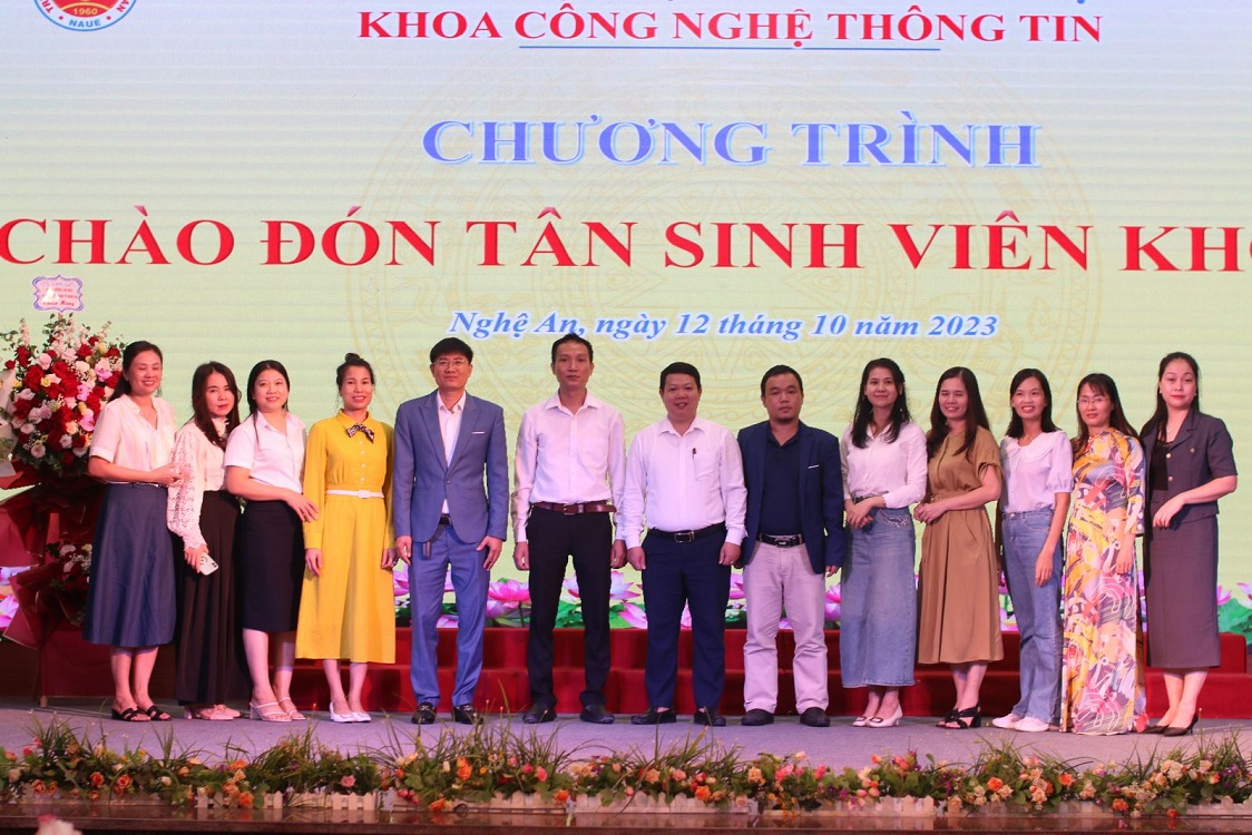 Khoa Công nghệ thông tin Trường Đại học Kinh tế Nghệ An tưng bừng chào đón tân sinh viên khóa 10
