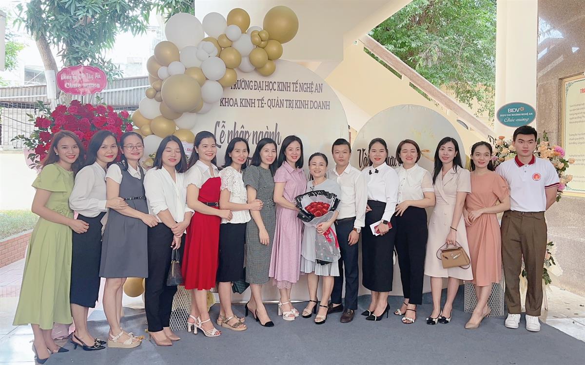 LỄ NHẬP NGÀNH TÂN SINH VIÊN KHOÁ 10 KHOA KINH TẾ – QUẢN TRỊ KINH DOANH