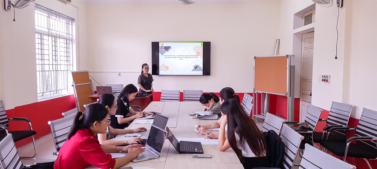 Seminar “Xây dựng kế hoạch kiểm tra đánh giá và vận dụng một số học phần ngành Kinh tế năm 2023” tại Trường Đại học Kinh tế Nghệ An