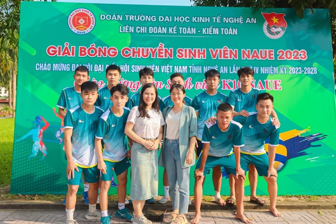 Sinh viên Khóa 10 khoa Công nghệ Thông tin tham gia chuỗi hoạt động “Chào mừng Tân sinh viên K10” của Trường