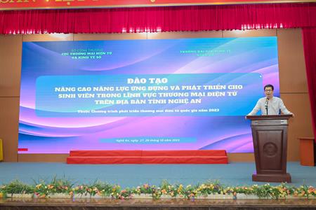 Tổ chức lớp bồi dưỡng Thương mại điện tử cho sinh viên năm học 2023-2024
