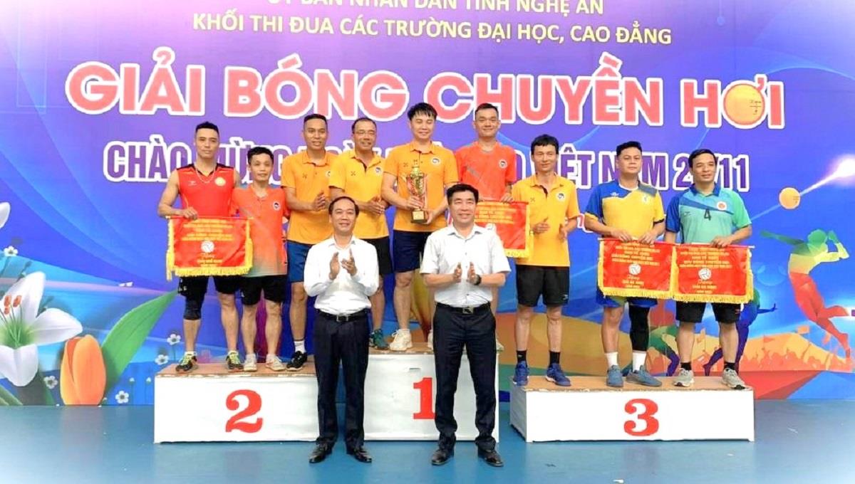 Trường Đại học Kinh tế Nghệ An đạt Giải ba Giải bóng chuyền hơi nam – nữ Khối Thi đua các trường đại học, cao đẳng trên địa bàn tỉnh Nghệ An