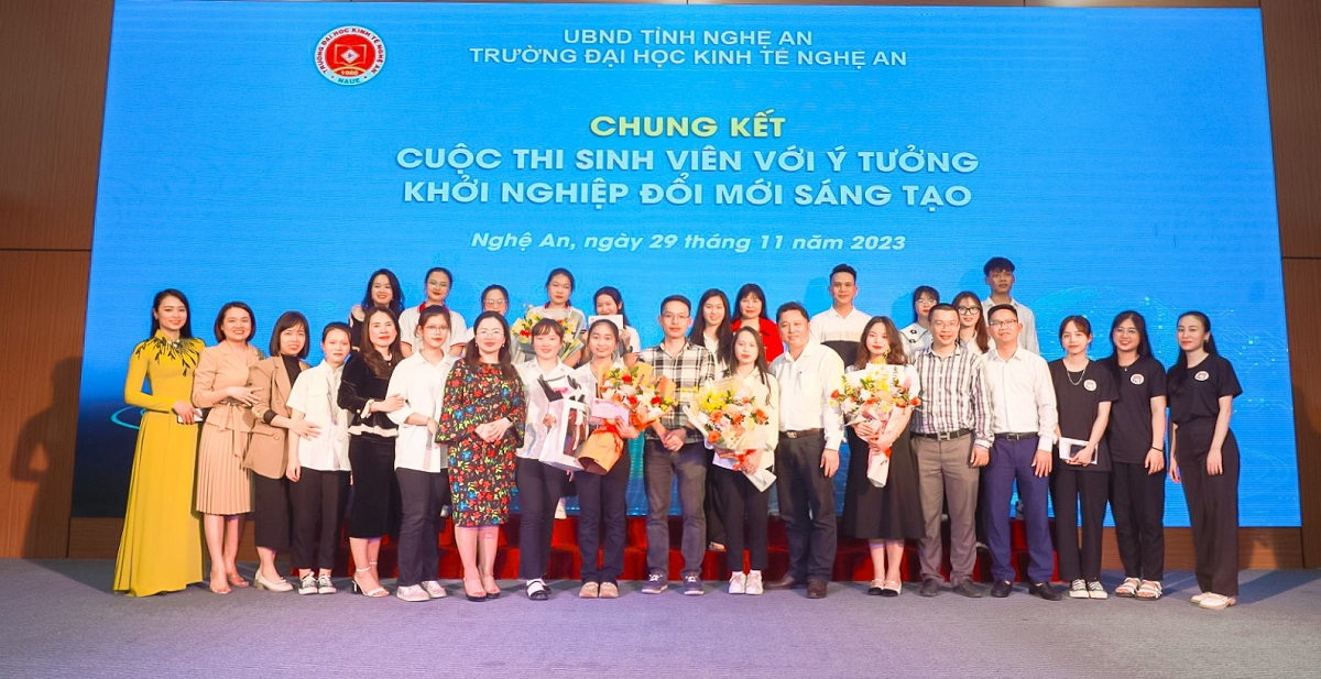 Dự án “Thiết kế Slide Power” đạt giải nhất cuộc thi “Sinh viên với ý tưởng khởi nghiệp đổi mới sáng tạo 2023”