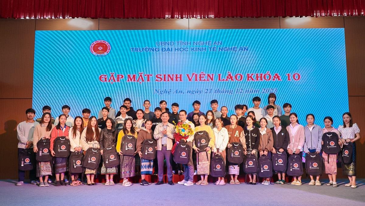 Gặp mặt tân sinh viên Lào khóa 10 năm học 2023-2024